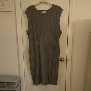 Elegant Sleeveless Ribbed Midi Dress - Gray